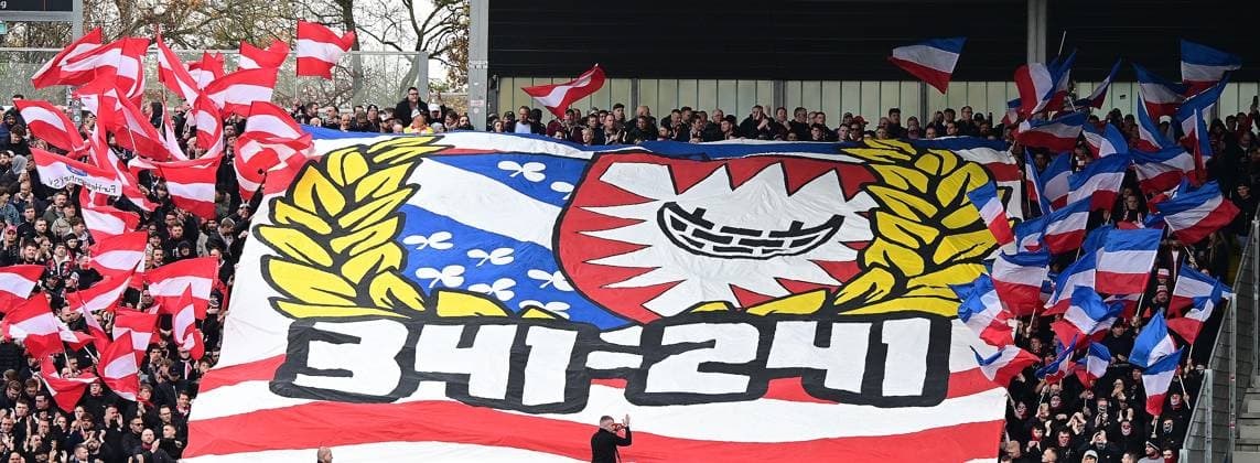 15.11.2025 xkhx Kassel Regionalliga Südwest Saison 2025 2026 KSV Hessen Kassel - Kickers Offenbach (OFC) Choreo der Kasseler Löwen-Fans