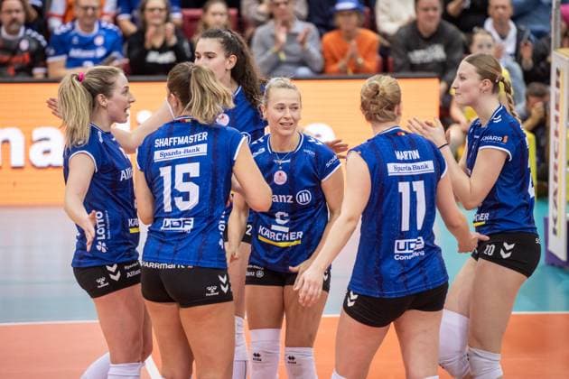 Antonia Stautz (Allianz MTV Stuttgart, 06), Mitte - freut sich mit Team GER, Allianz MTV Stuttgart vs. Binder Blaubaeren Flacht, Volleyball Bundesliga, VBL, Spielzeit 2025 2026, 15.11.2025 GER, Allianz MTV Stuttgart vs. Binder Blaubaeren Flacht, Volleyball Bundesliga, VBL, Spielzeit 2025 2026, 15.11.2025 Stuttgart Copyright: xSandyxDinkelackerx EP_SDR