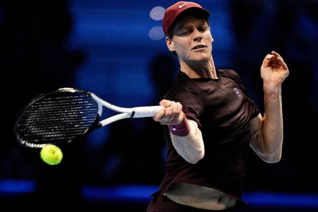 Italy s Jannik Sinner returns the ball to Australia s Alex de Minaur during the singles semi-finals tennis match of the ATP, Tennis Herren World Tour Finals at the Inalpi Arena in Turin, Italy - Saturday, Nov. 15, 2025. -  Copyright: xMarcoxAlpozzi LaPressex