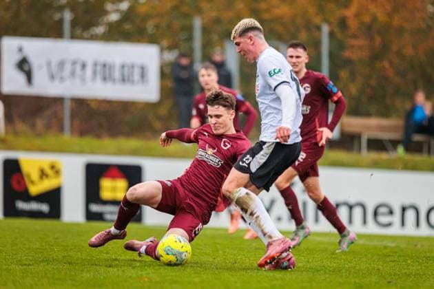 v.l. Piet Braeunig (1. FC Gievenbeck, 15), Alessio Besio (SC Verl, 23) GER, 1. FC Gievenbeck vs. SC Verl, Fussball, Westfalenpokal, Viertelfinale, Spielzeit 2025 2026, 15.11.2025 DFL Regulations prohibit any use of photographers as image sequences and or quasi-video. GER, 1. FC Gievenbeck vs. SC Verl, Fussball, Westfalenpokal, Viertelfinale, Spielzeit 2025 2026, 15.11.2025 M?nster Copyright: xEibner-Pressefoto JanxRollingerx EP_JSK