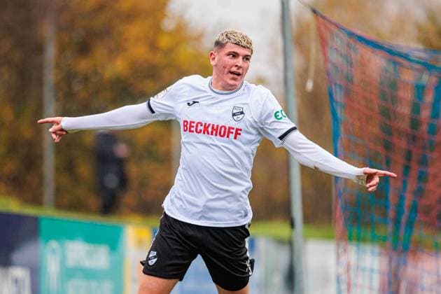 Alessio Besio (SC Verl, 23) jubelt nach Tor zum 1:4 GER, 1. FC Gievenbeck vs. SC Verl, Fussball, Westfalenpokal, Viertelfinale, Spielzeit 2025 2026, 15.11.2025 DFL Regulations prohibit any use of photographers as image sequences and or quasi-video. GER, 1. FC Gievenbeck vs. SC Verl, Fussball, Westfalenpokal, Viertelfinale, Spielzeit 2025 2026, 15.11.2025 M?nster Copyright: xEibner-Pressefoto JanxRollingerx EP_JSK