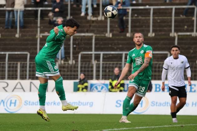 15.11.2025, Fussball, Herren, Regionalliga Südwest, Saison 2025 2026, FC 08 Homburg - SV Sandhausen, Nicolas Jörg (FC 08 Homburg) Homburg Waldstadion Saarland Deutschland (DEU) Copyright: xSebastianxBachx