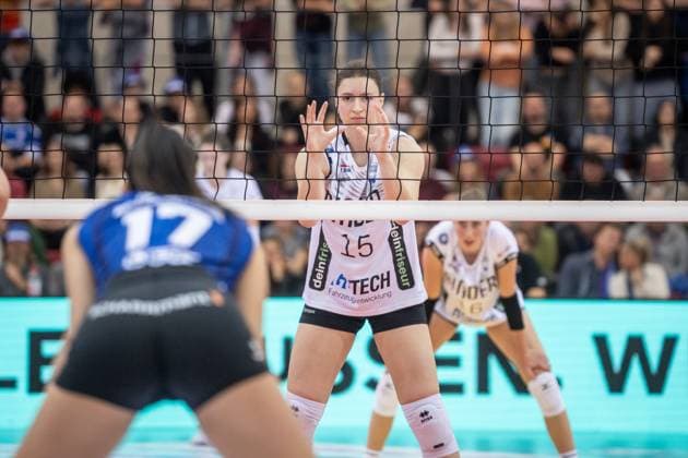 Lizzy Irine Lobzhanidze (Binder Blaubaeren TSV Flacht, 15) - volle Konzentration am Netz GER, Allianz MTV Stuttgart vs. Binder Blaubaeren Flacht, Volleyball Bundesliga, VBL, Spielzeit 2025 2026, 15.11.2025 GER, Allianz MTV Stuttgart vs. Binder Blaubaeren Flacht, Volleyball Bundesliga, VBL, Spielzeit 2025 2026, 15.11.2025 Stuttgart Copyright: xSandyxDinkelackerx EP_SDR