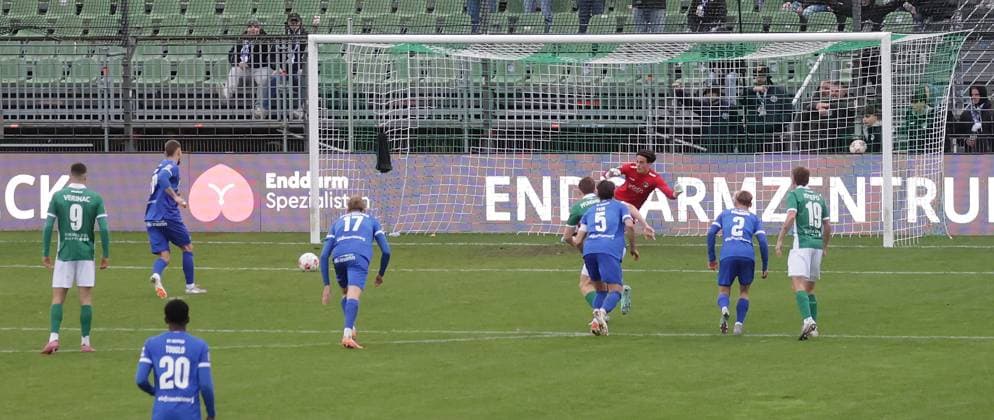 Julian Ulbricht (SV Meppen) verwandelt den Elfmeter zum 1-4 gegen Phillip Diestel (VfB Luebeck) Fussball, Herren, Saison 2025 2026, RL-Nord, VfB Luebeck gegen SV Meppen DFL REGULATIONS PROHIBIT ANY USE OF PHOTOGRAPHS AS IMAGE SEQUENCES AND OR QUASI-VIDEO.