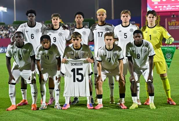 Germany v Burkina Faso: Round of 32- FIFA U-17 World Cup Qatar 2025 Starting players of Germany pose for a group photo prior to the FIFA U-17 World Cup Qatar 2025 Round of 32 match between Germany and Burkina Faso in Doha, Qatar, on November 15, 2025. DOHA Qatar Copyright: xNOUSHADxTHEKKAYILx