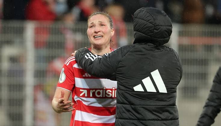 Dina Orschmann enttäuscht nach Spielende Enttäuschung Fußball Fussball DFB Pokal Damen Frauen Achtelfinale Saison 2025 2026 15.11.2025 1.FC Union Berlin vs. FC Carl Zeiss Jena DFL regulations prohibit any use of photographs as image sequences and or quasi-video