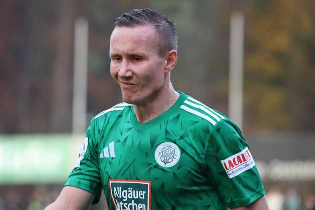 15.11.2025, Fussball, Herren, Regionalliga Südwest, Saison 2025 2026, FC 08 Homburg - SV Sandhausen, Markus Mendler (FC 08 Homburg) enttäuscht Homburg Waldstadion Saarland Deutschland (DEU) Copyright: xSebastianxBachx
