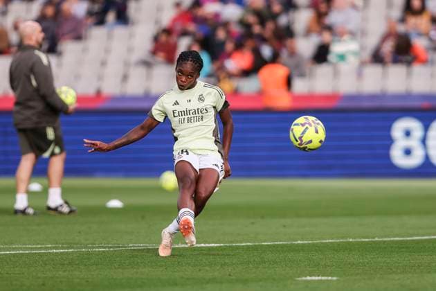 November 15, 2025, Barcelona, Barcelona, Spain: Linda Lizeth Caicedo Alegria of Real Madrid CF warms up during the Spanish Women league, Liga F, football match played between FC Barcelona, Barca and Real Madrid CF at Estadi Olimpic Lluis Companys on November 15, 2025 in Barcelona, Spain. Barcelona Spain - ZUMAa181 20251115_zaa_a181_011 Copyright: xJavierxBorregox