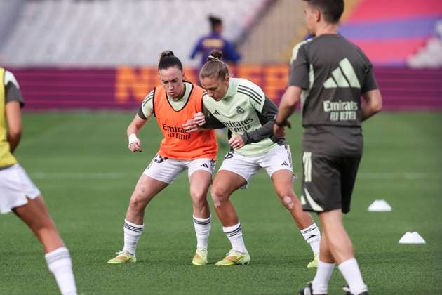 November 15, 2025, Barcelona, Barcelona, Spain: Eva Maria Navarro Garcia and Sara Ilonka Dabritz of Real Madrid CF warm up during the Spanish Women league, Liga F, football match played between FC Barcelona, Barca and Real Madrid CF at Estadi Olimpic Lluis Companys on November 15, 2025 in Barcelona, Spain. Barcelona Spain - ZUMAa181 20251115_zaa_a181_014 Copyright: xJavierxBorregox
