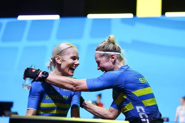 2025 UCI Cycling Esports World Championships powered by MyWhoosh Picture by Alex Whitehead SWpix.com - 15 11 2025 - Cycling - 2025 UCI Cycling Esports World Championships powered by MyWhoosh - Space42 Arena, Abu Dhabi, UAE - Elite Women - Camilla Ahlberg (Sweden) is congratulated by her teammate Abu Dhabi Space42 Arena United Arab Emirates Copyright: x xSWpix.comx(t axPhotographyxHubxLtd)xAlexxWhitehead SWpix.comx SWP-3030-12126