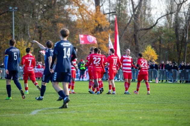 Jubel beim Greifswalder FC nach dem Tor GER, Fussball, Herren, Landespokal, Achtelfinale, M-V Pokal, Mecklenburg-Vorpommern Pokal, FSV Blau-Weiß Greifswald gegen Greifswalder FC, Endstand 0:8