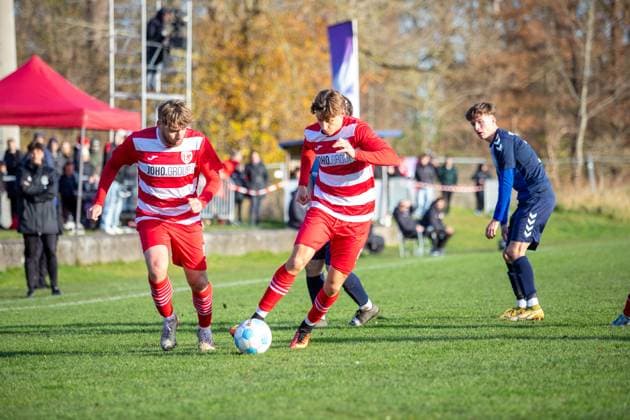 Oliver Daedlow und Joe-Joe Richardson (beide GFC) GER, Fussball, Herren, Landespokal, Achtelfinale, M-V Pokal, Mecklenburg-Vorpommern Pokal, FSV Blau-Weiß Greifswald gegen Greifswalder FC, Endstand 0:8