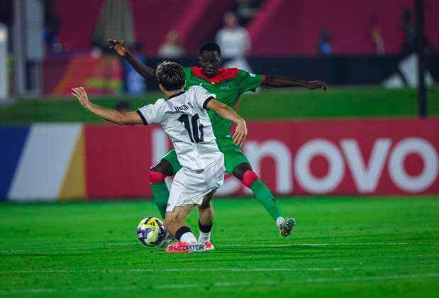 Fussball FIFA U17, U 17 U 17 U 17 Weltmeisterschaft Katar 2025 - Deutschland vs Burkina Faso - Ebu Bekir Is (Deutschland, 10) Copyright: xRedhaxHosnixSegganix