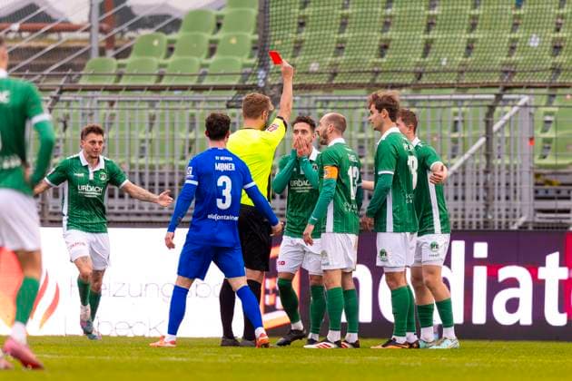 Manuel Farrona Pulido (Nr. 10, VfB Lübeck) sieht nach einem Handspiel die rote Karte. VfB Luebeck vs. SV Meppen, Fussball, Regionalliga Nord, 15.11.25 Luebeck Schleswig-Holstein Germany Copyright: xAgentur54Gradx xFelixxKoenigx