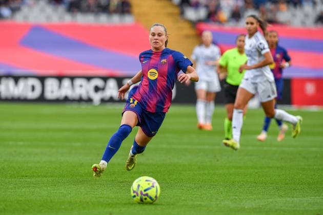 FC Barcelona, Barca v REAL MADRID. LLUIS COMPANYS OLYMPIC STADIUM,BARCELONA. November 15,2025 FC BARCELONA vs REAL MADRID. November 15,2025 Pajor (17) of FC Barcelona during the match between FC Barcelona and Real Madrid corresponding to the eleventh day of the La Liga F Moeve at Lluis Companys Olympic Stadium of Montjuic in Barcelona, Spain, on November 15, 2025. Barcelona ESP Copyright: xS.xRosx