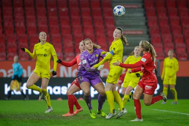 Top football series 2025 Brann Bodo Glimt Bergen 20251115 The top league football match between Brann and Bodo Glimt at Brann stadium Photo Silje Katrine Robinson NTB Bergen Norway EDITORIAL USE ONLY RESTRICTED USE FOR BETTING COMPANIES  Copyright: xSiljexKatrinexRobinsonx xNTBx
