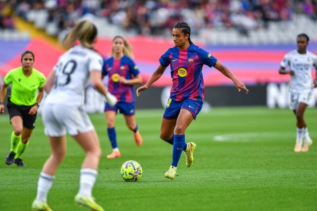 FC Barcelona, Barca v REAL MADRID. LLUIS COMPANYS OLYMPIC STADIUM,BARCELONA. November 15,2025 FC BARCELONA vs REAL MADRID. November 15,2025 Esmee Brugts (24) of FC Barcelona during the match between FC Barcelona and Real Madrid corresponding to the eleventh day of the La Liga F Moeve at Lluis Companys Olympic Stadium of Montjuic in Barcelona, Spain, on November 15, 2025. Barcelona ESP Copyright: xS.xRosx
