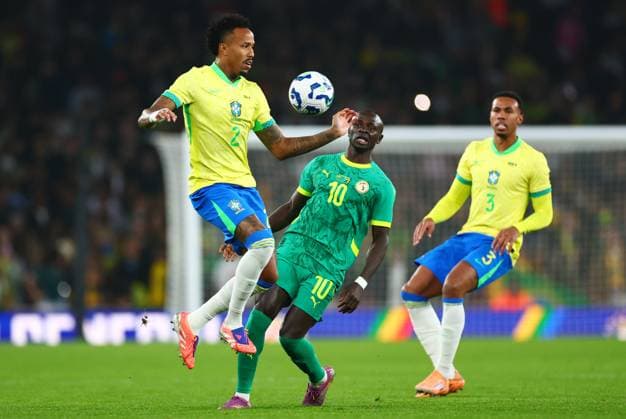Eder Militao of Brazil and Sadio Mane of Senegal. Brazil v Senegal, International Friendly, Länderspiel, Nationalmannschaft Football, Emirates Stadium, London, UK - 15 Nov 2025London Emirates Stadium United Kingdom EDITORIAL USE ONLY No use with unauthorised audio, video, data, fixture lists, club league logos or live services. Online in-match use limited to 120 images, no video emulation. No use in betting, games or single club league player publications. Copyright: xJamesxMarsh Shutterstockx 15786138ao