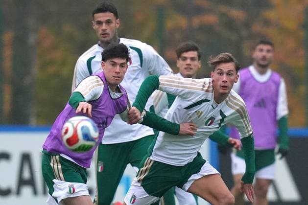 ItalyÕs Alessandro Bastoni and Pio Esposito during the training session the day before the match between Italy and Norway , Carnago (Va) , north Italy - Saturday , November 15 , 2025. - Soccer .  Copyright: xSpada LaPressex