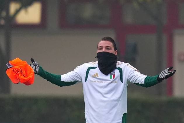 ItalyÕs Mateo Retegui during the training session the day before the match between Italy and Norway , Carnago (Va) , north Italy - Saturday , November 15 , 2025. - Soccer .  Copyright: xSpada LaPressex