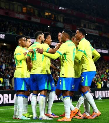 Estevao of Brazil celebrates scoring a goal after making the score 1-0. Brazil v Senegal, International Friendly, Länderspiel, Nationalmannschaft Football, Emirates Stadium, London, UK - 15 Nov 2025London Emirates Stadium United Kingdom EDITORIAL USE ONLY No use with unauthorised audio, video, data, fixture lists, club league logos or live services. Online in-match use limited to 120 images, no video emulation. No use in betting, games or single club league player publications. Copyright: xJamesxMarsh Shutterstockx 15786138bd