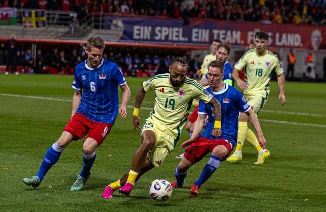 Football - FIFA World Cup, WM, Weltmeisterschaft, Fussball 2026 Qualifying - Group J - Liechtenstein v Wales VADUZ, LIECHTENSTEIN - Saturday, November 15, 2025: Wales Sorba Thomas during the FIFA World Cup 2026 Qualifying Group J match between Liechtenstein and Wales at the Rheinpark Stadion. (Photo by David Rawcliffe Propaganda) VADUZ Rheinpark Stadion VADUZ LIECHTENSTEIN  Copyright: xDavidxRawcliffex P2025-11-15-Liechenstein_Wales-39