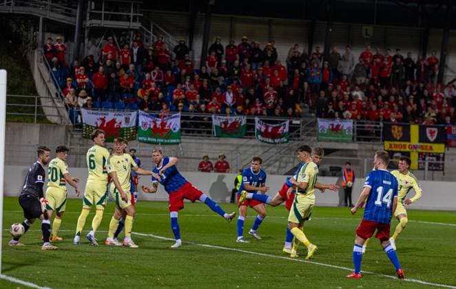 Football - FIFA World Cup, WM, Weltmeisterschaft, Fussball 2026 Qualifying - Group J - Liechtenstein v Wales VADUZ, LIECHTENSTEIN - Saturday, November 15, 2025: Wales Nathan Broadhead scores the first goal during the FIFA World Cup 2026 Qualifying Group J match between Liechtenstein and Wales at the Rheinpark Stadion. (Photo by David Rawcliffe Propaganda) VADUZ Rheinpark Stadion VADUZ LIECHTENSTEIN  Copyright: xDavidxRawcliffex P2025-11-15-Liechenstein_Wales-42