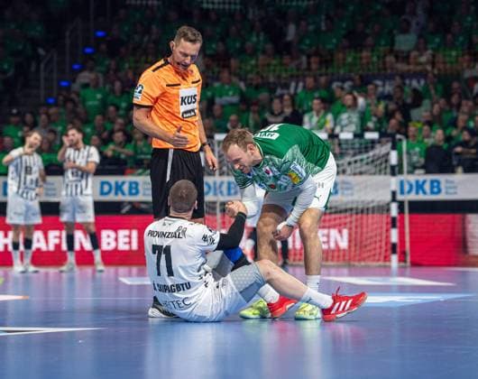Handball, Herren, Saison 2025 2026, DAIKIN Handball-Bundesliga (12. Spieltag), Füchse Berlin - THW Kiel, v.l. Elias Ellefsen a Skipagötu (Kiel), Mathias Gidsel (Füchse Berlin), 15.11.2025, Copyright: xSebastianxRäppold MatthiasxKochx