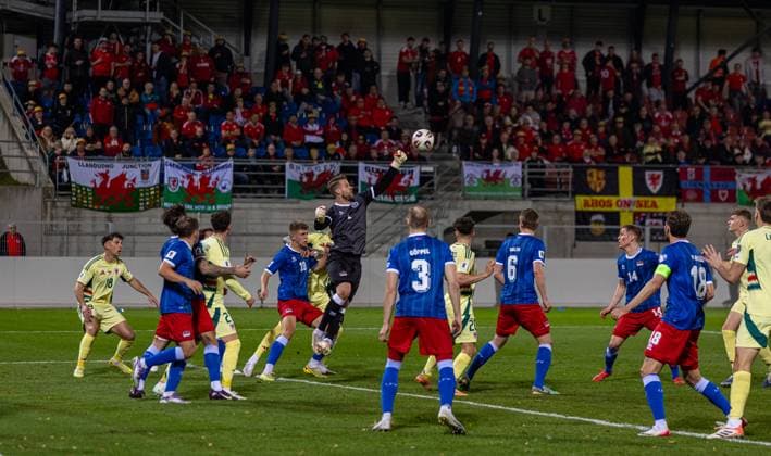 Football - FIFA World Cup, WM, Weltmeisterschaft, Fussball 2026 Qualifying - Group J - Liechtenstein v Wales VADUZ, LIECHTENSTEIN - Saturday, November 15, 2025: Liechtenstein s goalkeeper Benjamin Büchel punches the ball away during the FIFA World Cup 2026 Qualifying Group J match between Liechtenstein and Wales at the Rheinpark Stadion. (Photo by David Rawcliffe Propaganda) VADUZ Rheinpark Stadion VADUZ LIECHTENSTEIN  Copyright: xDavidxRawcliffex P2025-11-15-Liechenstein_Wales-54