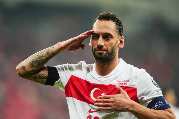 Turkiye v Bulgaria - 2026 FIFA World Cup, WM, Weltmeisterschaft, Fussball UEFA Qualifiers BURSA, TURKIYE - NOVEMBER 15: Turkiye’s Hakan Calhanoglu salutes after scoring a goal during the 2026 FIFA World Cup UEFA Qualifiers Group E match between Turkiye and Bulgaria at Ataturk Sports Complex Matli Stadium in Bursa, Turkiye, on November 15, 2025. Hakan Akgun Anadolu Bursa Turkey. Editorial use only. Please get in touch for any other usage.  Copyright: x2025xAnadoluxHakanxAkgunx