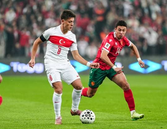 Turkiye v Bulgaria - 2026 FIFA World Cup, WM, Weltmeisterschaft, Fussball UEFA Qualifiers BURSA, TURKIYE - NOVEMBER 15: Arda Guler (8) of Turkiye in action against Krastev (14) of Bulgaria during the 2026 FIFA World Cup UEFA Qualifiers Group E football match between Turkiye and Bulgaria at Ataturk Sports Complex Matli Stadium in Bursa, Turkiye, on November 15, 2025. Sergen Sezgin Anadolu Bursa Turkey. Editorial use only. Please get in touch for any other usage.  Copyright: x2025xAnadoluxSergenxSezginx