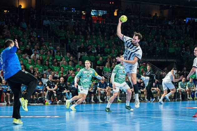Handball I Herren I Bundesliga I Saison 2025 2026 I 12. Spieltag I Füchse Berlin - THW Kiel I 15.11.2025 Veron Nacinovic (93, THW Kiel) im Angriff gegen Dejan Milosavljev (96, Füchse Berlin) Copyright: xLobeca Björn-OlexKehmx