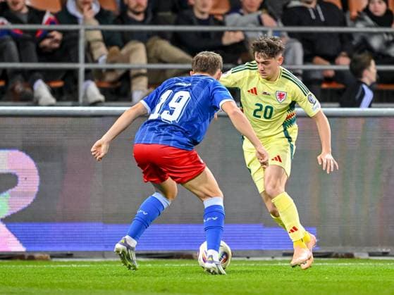 Emanuel Zuend (Liechtenstein) und Daniel James (Wales) battle for the ball during the FIFA World Cup, WM, Weltmeisterschaft, Fussball 2026 qualifier match between Liechtenstein and Wales at Rheinpark Stadion on November 15, 2025 in Vaduz, Liechtenstein. (Photo by Harry Langer DeFodi Images)