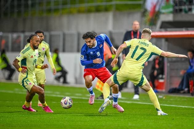 Sorba Thomas (Wales), Ferhat Saglam (Liechtenstein) und Jordan James (Wales) battle for the ball during the FIFA World Cup, WM, Weltmeisterschaft, Fussball 2026 qualifier match between Liechtenstein and Wales at Rheinpark Stadion on November 15, 2025 in Vaduz, Liechtenstein. (Photo by Harry Langer DeFodi Images)