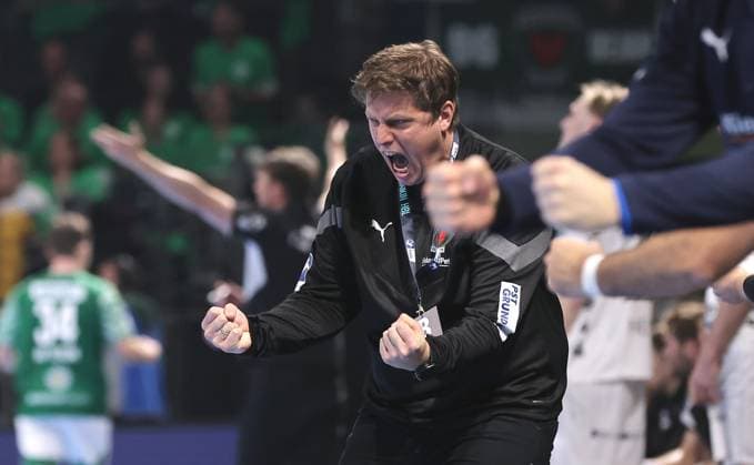 Trainer Nicolej Krickau jubelt Freude Emotion Jubel Handball HBL Bundesliga Herren 12. Spieltag Saison 2025 2026 15.11.2025 Füchse Berlin vs THW Kiel