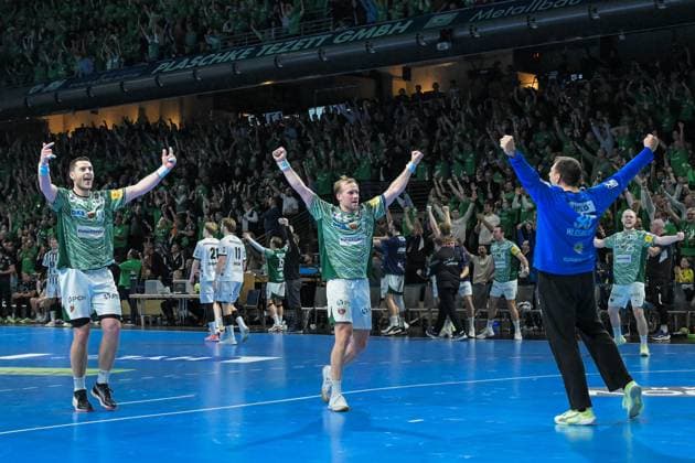 15.11.2025, xlakx, Handball Daikin HBL, Fuechse Berlin - THW Kiel v.l. Mijajlo Marsenic (Fuechse Berlin), Max Darj (Fuechse Berlin), Dejan Milosavljev (Fuechse Berlin) Jubel ueber den Sieg, Jubel nach Spielende Berlin