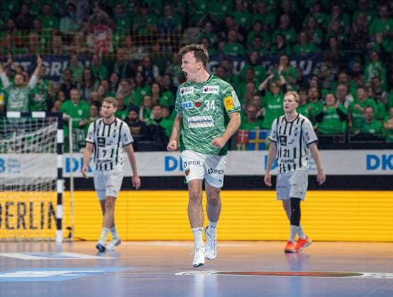 Handball, Herren, Saison 2025 2026, DAIKIN Handball-Bundesliga (12. Spieltag), Füchse Berlin - THW Kiel, Hakun West Av Teigum (Füchse Berlin), 15.11.2025, Copyright: xSebastianxRäppold MatthiasxKochx