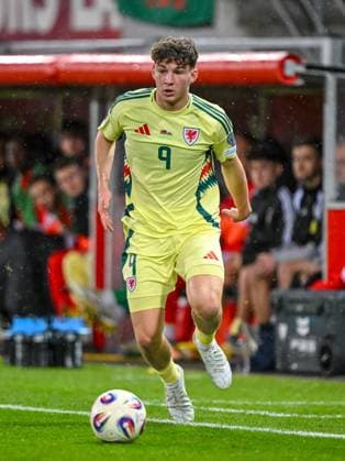 Lewis Koumas (Wales) controls the Ball during the FIFA World Cup, WM, Weltmeisterschaft, Fussball 2026 qualifier match between Liechtenstein and Wales at Rheinpark Stadion on November 15, 2025 in Vaduz, Liechtenstein. (Photo by Harry Langer DeFodi Images)
