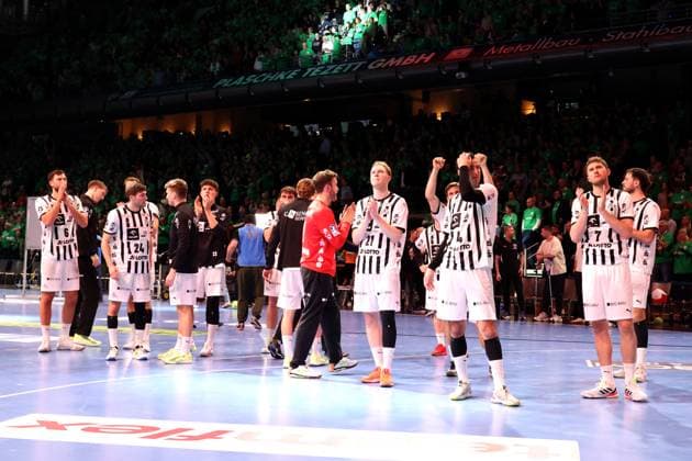DEU, DHB, 1.HBL, Fuechse Berlin vs. THW Kiel, 15.11.2025, Max-Schmeling-Halle, Berlin, DEU, DHB, 1.HBL, Fuechse Berlin vs. THW Kiel, im Bild Kieler-Spielerkreis