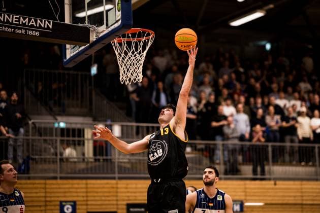 Barmer 2. Basketball Bundesliga Pro A: Sparkassen Stars Bochum - Bozic Estriche Knights Kirchheim; 15.11.2025 Nicholas Gerard Spinoso (Bozic Estriche Knights Kirchheim, 13) im Wurf Barmer 2. Basketball Bundesliga Pro A: Sparkassen Stars Bochum - Bozic Estriche Knights Kirchheim; Bochum, Rundsporthalle, 15.11.2025 Copyright: xBEAUTIFULxSPORTS Wunderlx