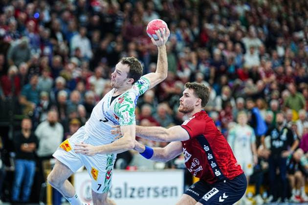 Felix Claar (SC Magdeburg, 07), Johannes Golla (SG Flensburg-Handewitt, 04) GER, SG Flensburg-Handewitt vs. SC Magdeburg, Handball, Bundesliga, Spieltag 12, Saison 2026 2026, 15.11.2025 GER, SG Flensburg-Handewitt vs. SC Magdeburg, Handball, Bundesliga, Spieltag 12, Saison 2026 2026, 15.11.2025 Flensburg Copyright: xEibner-Pressefoto MarcelxvonxFehrnx EP_MFN