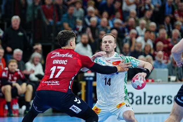 Marco Grgic (SG Flensburg-Handewitt, 17), Omar Ingi Magnusson (SC Magdeburg, 14) GER, SG Flensburg-Handewitt vs. SC Magdeburg, Handball, Bundesliga, Spieltag 12, Saison 2026 2026, 15.11.2025 GER, SG Flensburg-Handewitt vs. SC Magdeburg, Handball, Bundesliga, Spieltag 12, Saison 2026 2026, 15.11.2025 Flensburg Copyright: xEibner-Pressefoto MarcelxvonxFehrnx EP_MFN