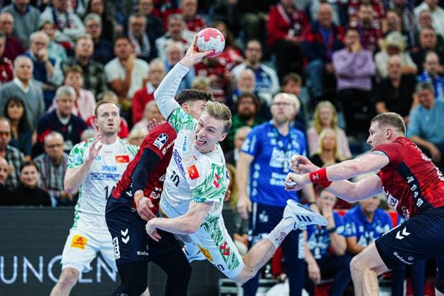 Wurf Tor Gisli Kristjansson (SC Magdeburg, 10) GER, SG Flensburg-Handewitt vs. SC Magdeburg, Handball, Bundesliga, Spieltag 12, Saison 2026 2026, 15.11.2025 GER, SG Flensburg-Handewitt vs. SC Magdeburg, Handball, Bundesliga, Spieltag 12, Saison 2026 2026, 15.11.2025 Flensburg Copyright: xEibner-Pressefoto MarcelxvonxFehrnx EP_MFN