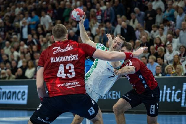 DAIKIN HBL: SG Flensburg-Handewitt vs SC Magdeburg; 15.11.25 Felix Claar (Nr.07, SC Magdeburg) im Angriff DAIKIN HBL: SG Flensburg-Handewitt vs SC Magdeburg, GP JOULE Arena am 15.11.25 Copyright: xBEAUTIFULxSPORTS MarioxM.xKobergx