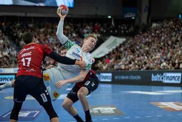 DAIKIN HBL: SG Flensburg-Handewitt vs SC Magdeburg; 15.11.25 Gisli Kristjansson (Nr.10, SC Magdeburg) im Angriff DAIKIN HBL: SG Flensburg-Handewitt vs SC Magdeburg, GP JOULE Arena am 15.11.25 Copyright: xBEAUTIFULxSPORTS MarioxM.xKobergx