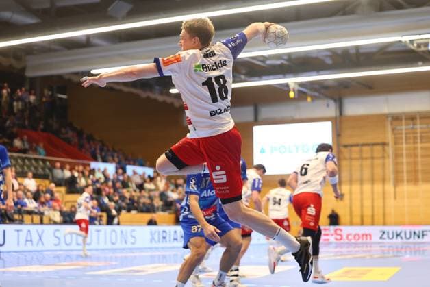 Torwurf von Tim Gruener (Balingen) TV Grosswallstadt - HBW Balingen-Weilstetten, Handball, 2. Bundesliga, 15.11.2025 TV Grosswallstadt - HBW Balingen-Weilstetten, Handball, 2. Bundesliga, 15.11.2025 Elsenfeld Copyright: xEibner-Pressefotox EP_RWS