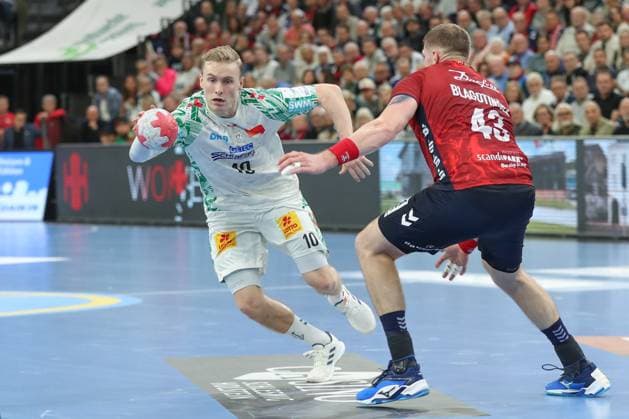 15.11.2025, xgox, Handball, Daikin HBL, SG Flensburg Handewitt - SC Magdeburg v.l. Gisli Thorgeir Kristjansson (Magdeburg, 10), Blaz Blagotsinek (Flensburg, 43) Flensburg