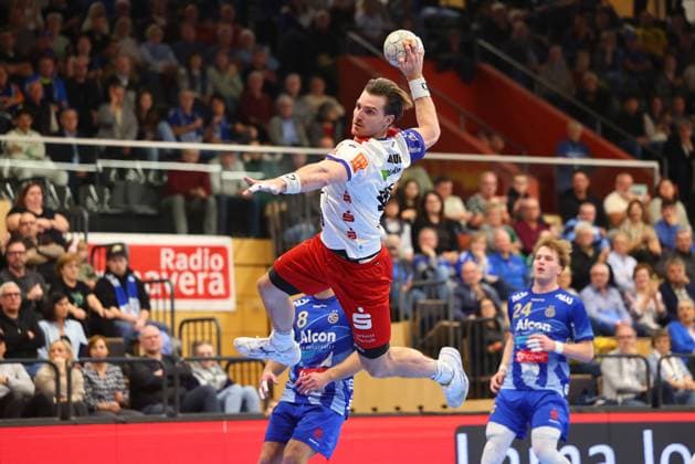 Torwurf von Stefan Bauer (Balingen) TV Grosswallstadt - HBW Balingen-Weilstetten, Handball, 2. Bundesliga, 15.11.2025 TV Grosswallstadt - HBW Balingen-Weilstetten, Handball, 2. Bundesliga, 15.11.2025 Elsenfeld Copyright: xEibner-Pressefotox EP_RWS