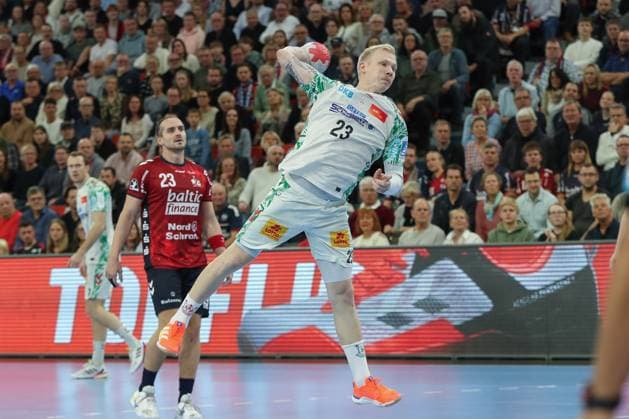 15.11.2025, xgox, Handball, Daikin HBL, SG Flensburg Handewitt - SC Magdeburg v.l. Magnus Saugstrup (Magdeburg, 23) wirft Tor, Torschuetze, erzielt Tor, Treffer, scores the goal Flensburg