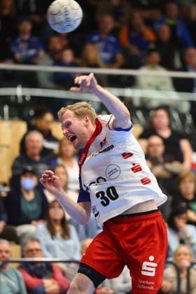 Torwurf von Sascha Pfattheicher (Balingen) TV Grosswallstadt - HBW Balingen-Weilstetten, Handball, 2. Bundesliga, 15.11.2025 TV Grosswallstadt - HBW Balingen-Weilstetten, Handball, 2. Bundesliga, 15.11.2025 Elsenfeld Copyright: xEibner-Pressefotox EP_RWS